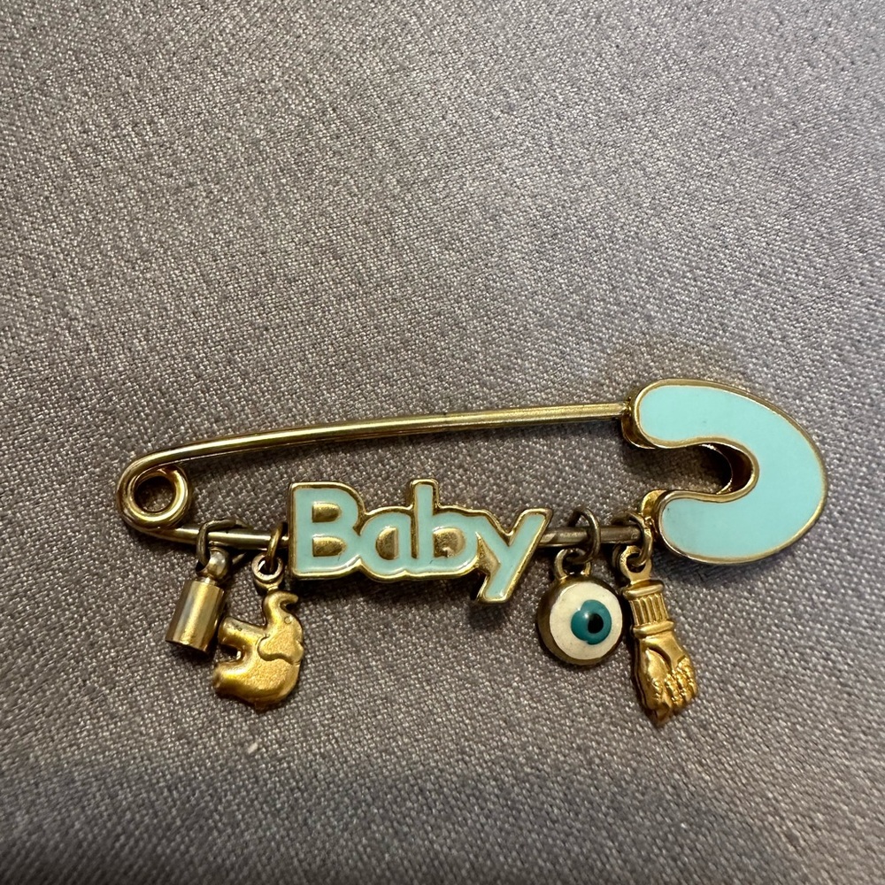 NEW BORN BABY GOOD LUCK SAFETY PIN CHARM PROTECTION STROLLER